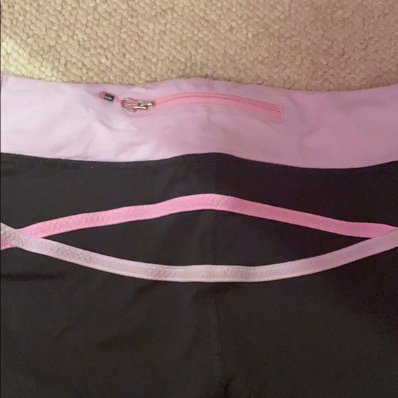 LULULEMON knee cropped charcoal leggings - Picture 3 of 4